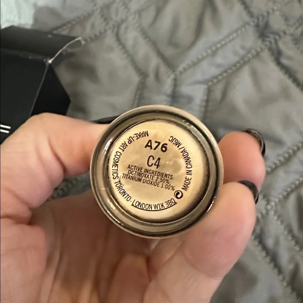 Mac Studio Fix Fluid foundation C4